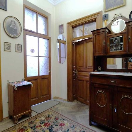 "Eva Stories" Movie Apartment On Rynok Square Lviv Exterior foto