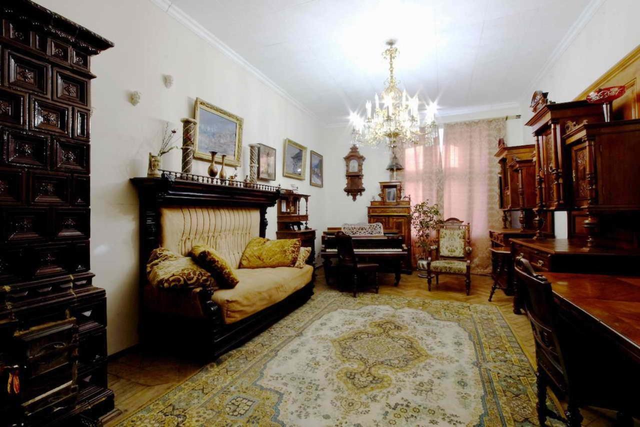 "Eva Stories" Movie Apartment On Rynok Square Lviv Exterior foto