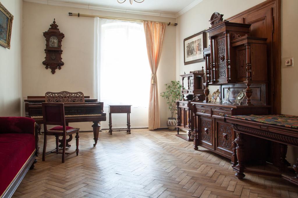 "Eva Stories" Movie Apartment On Rynok Square Lviv Exterior foto