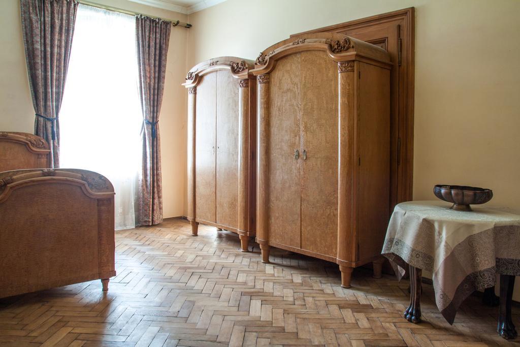 "Eva Stories" Movie Apartment On Rynok Square Lviv Exterior foto