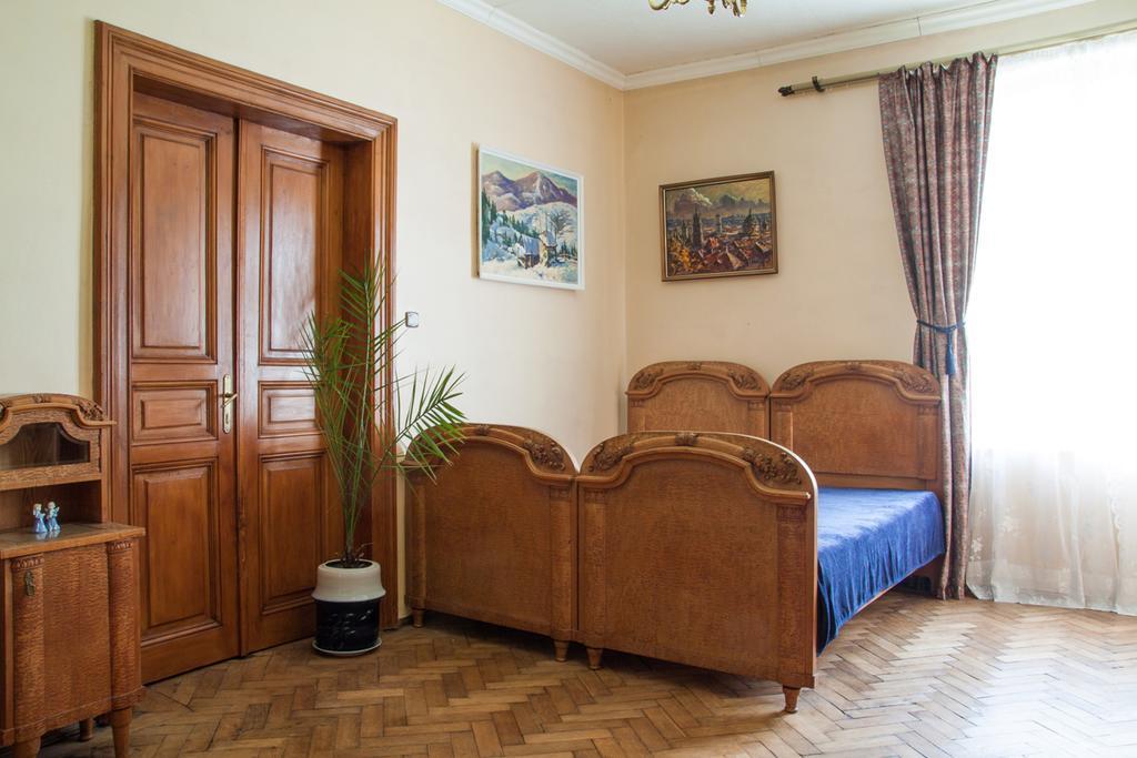"Eva Stories" Movie Apartment On Rynok Square Lviv Exterior foto