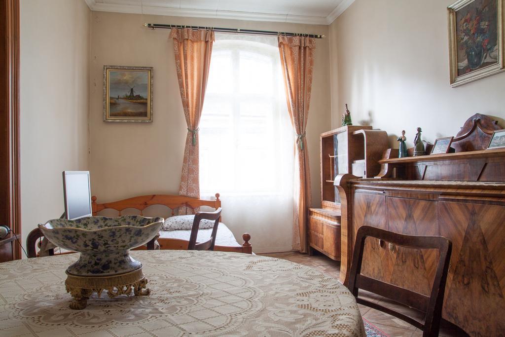 "Eva Stories" Movie Apartment On Rynok Square Lviv Exterior foto