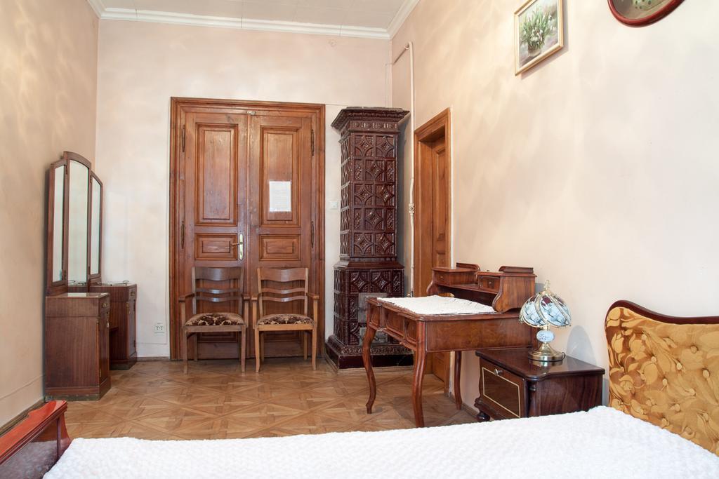 "Eva Stories" Movie Apartment On Rynok Square Lviv Exterior foto