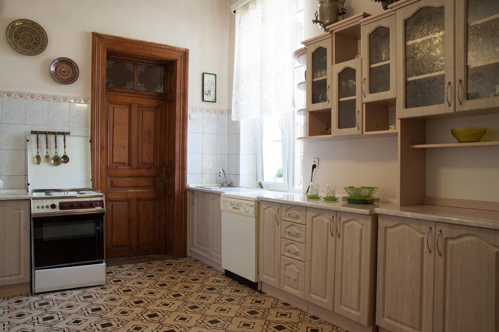 "Eva Stories" Movie Apartment On Rynok Square Lviv Exterior foto